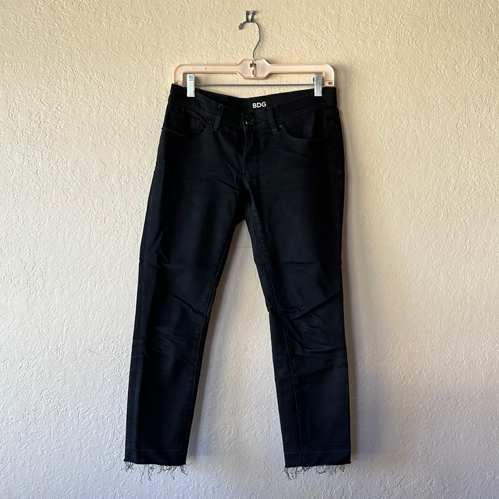 BDG Urban Outfitters Low Rise Twig Crop Jeans in Black Denim, Size 27W 24L